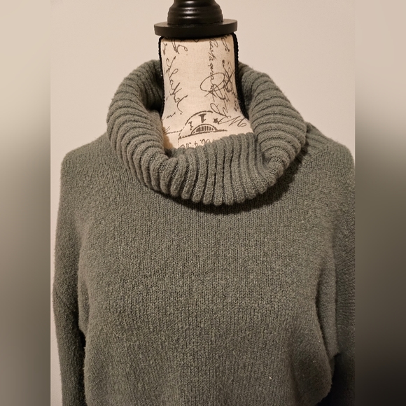 Rachel Zoe sweater - Picture 2 of 5